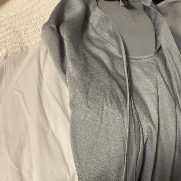 Banana Republic light blue silk blouse - Picture 15 of 17